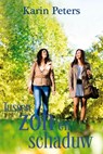 Tussen zon en schaduw - Karin Peters - 9789020532807