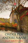 Onder een andere naam - Elly Griffiths - 9789026174919