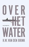 Over het water - H.M. van den Brink - 9789045703381