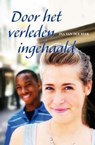 Door het verleden ingehaald - Ina van der Beek - 9789059776692