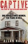 Captive - Allan Hall - 9780241003619