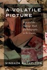A Volatile Picture - Vindhya Buthpitiya - 9780295754444