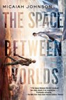 The Space Between Worlds - Micaiah Johnson - 9780593135068