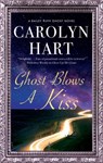 Ghost Blows a Kiss - Carolyn Hart - 9780727890481