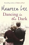 Dancing In The Dark - Maureen Lee - 9780752834436