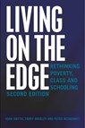 Living on the Edge - John Smyth ; Terry Wrigley ; Peter McInerney - 9781433135101
