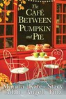 The Café between Pumpkin and Pie - Marina Adair ; Kate Angell ; Stacy Finz - 9781496733214