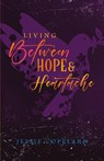 Living Between Hope and Heartache - Jessie Copeland - 9781632967602