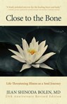 Close to the Bone - Jean Shinoda Bolen, M.D. - 9781642506914