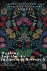 Walking Together in Indigenous Research - Laura Forsythe ; Jennifer Markides - 9781645040705
