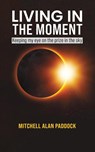 Living in the Moment - Mitchell Alan Paddock - 9781649796806