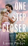 One Step Closer - Laura Pavlov - 9781662538056