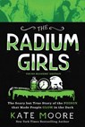The Radium Girls: Young Readers' Edition: The Scary But True Story of the Poison That Made People Glow in the Dark - Kate Moore - 9781728209470