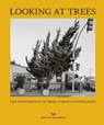 Looking At Trees - Sophie Howarth - 9781914314407