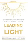 Leading with Light - MULHOLLAND,  Jennifer - 9781951692384