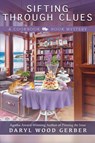 Sifting Through Clues - Daryl Wood Gerber - 9781958384374
