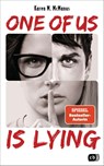 ONE OF US IS LYING - Karen M. McManus - 9783570165126