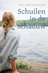 Schuilen in de schaduw - Nelleke Wander - 9789087188870