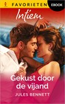 Gekust door de vijand - Jules Bennett - 9789402569483