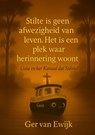 Stilte is geen afwezigheid van leven. Het is een plek waar herinnering woont. - Ger Van Ewijk - 9789465317489